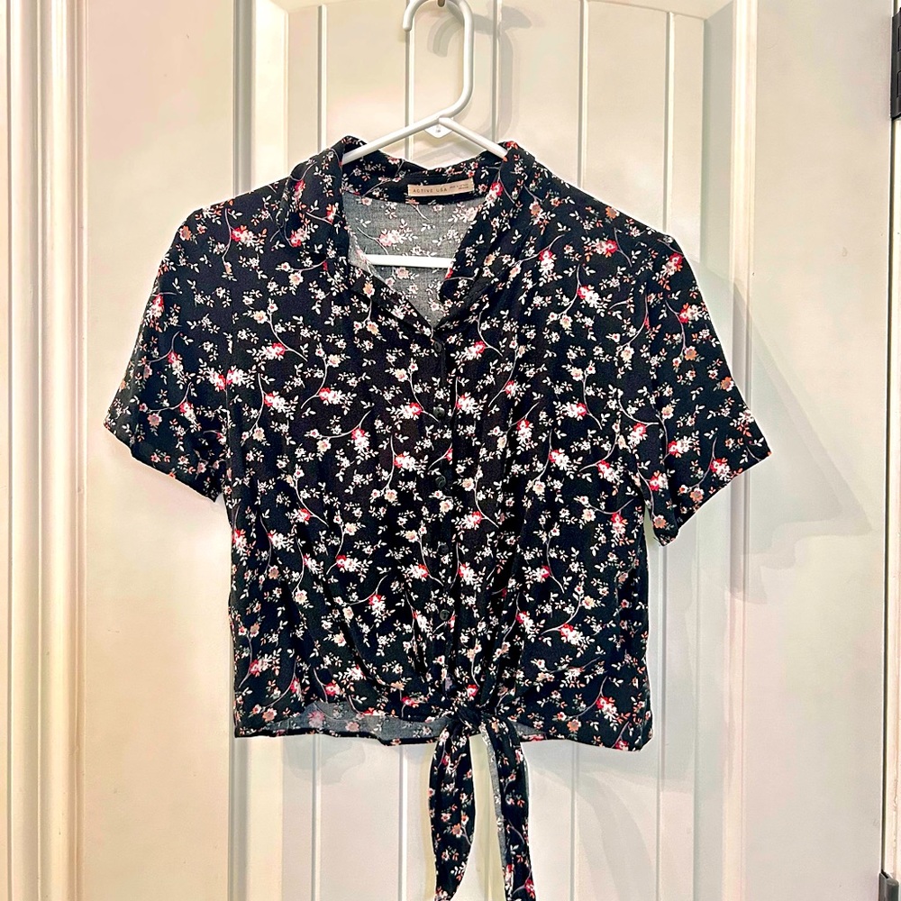 Button Up Floral Cropped Top with Tie and Collar